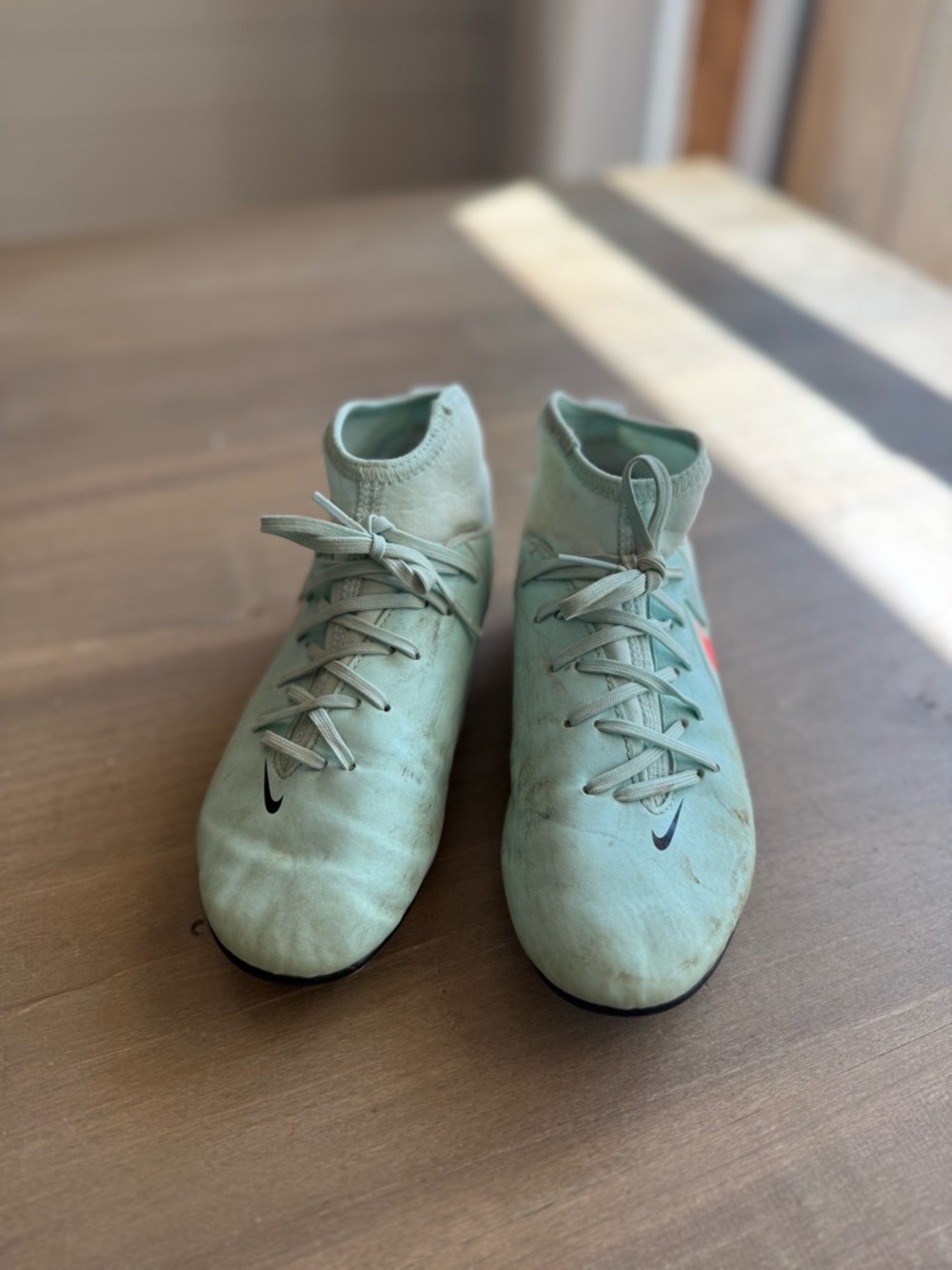 Nike PhantomLUNA soccer cleans
